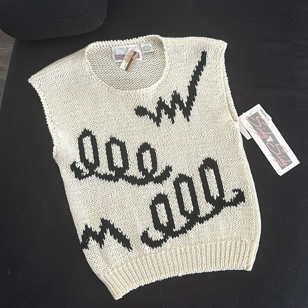 Women's Size M (fits like a S) - Vintage 80’s Black and White Sweater
